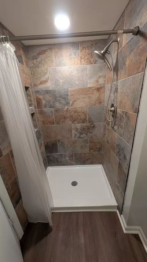 Bath - 117 Galewood Dr, Bolingbrook, IL 60440 photo 3 of 7