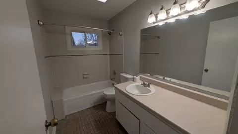 Bath - 117 Galewood Dr, Bolingbrook, IL 60440 photo 1 of 7