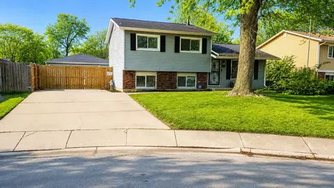 Exterior - 117 Galewood Dr, Bolingbrook, IL 60440 photo 2 of 3