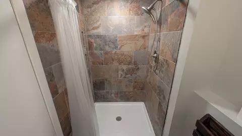 Bath - 117 Galewood Dr, Bolingbrook, IL 60440 photo 7 of 7