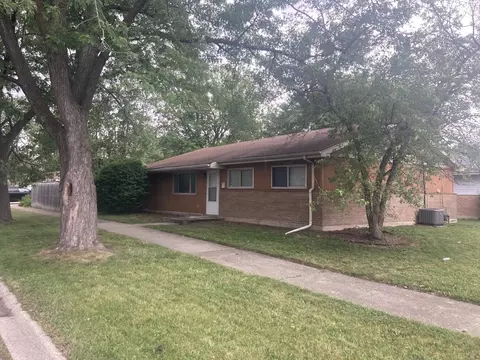 17246 Community St, Lansing, IL 60438