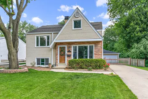 117 S Erie St, Wheaton, IL 60187