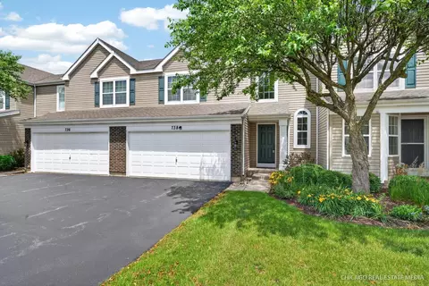 738 Silk Oak Ln, Crystal Lake, IL 60014