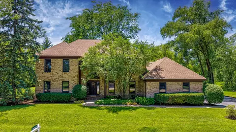 14 James Dr, Hawthorn Woods, IL 60047