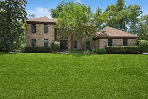 14 James Dr, Hawthorn Woods, IL 60047