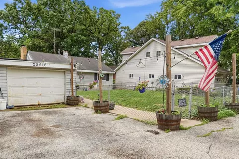 28616 W Benjamin Ave, Spring Grove, IL 60081