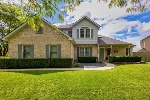 8 Steck Ct, Bolingbrook, IL 60440