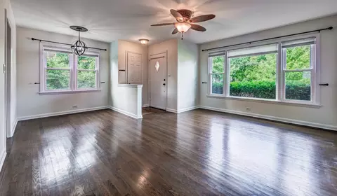 Living - 714 Chestnut St, Deerfield, IL 60015 photo 1 of 2