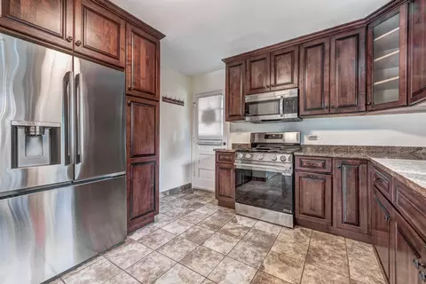 Kitchen - 714 Chestnut St, Deerfield, IL 60015 photo 1 of 2