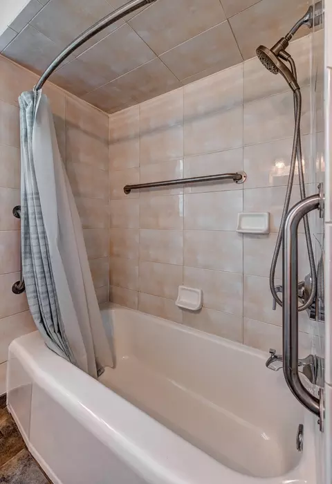 Bath - 714 Chestnut St, Deerfield, IL 60015 photo 2 of 4