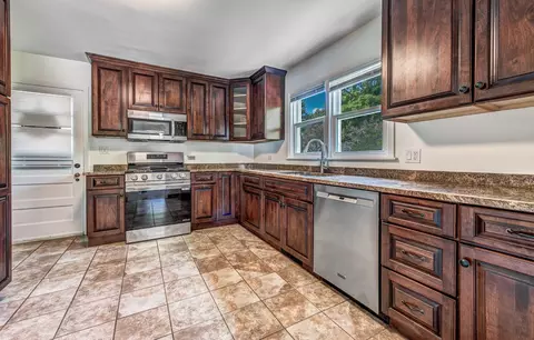 Kitchen - 714 Chestnut St, Deerfield, IL 60015 photo 2 of 2