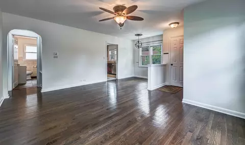 Living - 714 Chestnut St, Deerfield, IL 60015 photo 2 of 2