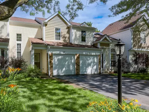 37 Carey Ln, Streamwood, IL 60107