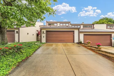 2220 Briar Hill Dr #2220, Champaign, IL 61822