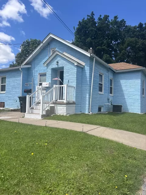 3001 44th St, Moline, IL 61265