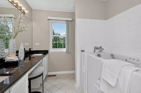 Bath - 999 Willow St, Itasca, IL 60143 photo 2 of 5