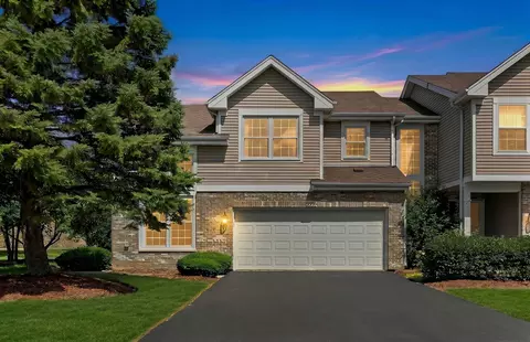 999 Willow St, Itasca, IL 60143