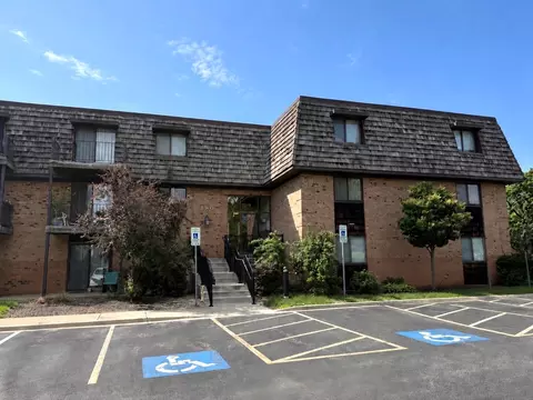 2 Oak Creek Dr #1210, Buffalo Grove, IL 60089