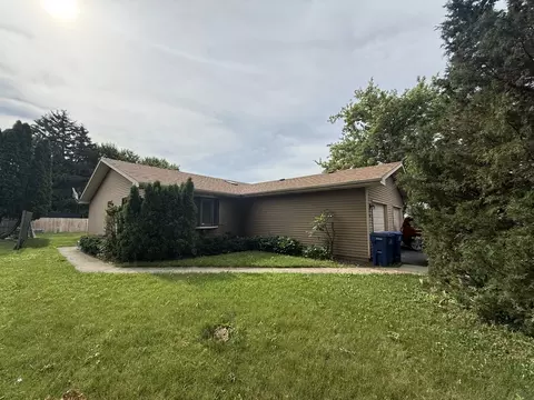 803 Pine Grove Ave, Gurnee, IL 60031