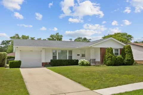 1116 Maple Ln, Elk Grove Village, IL 60007