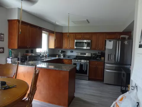 1230 Trinity Dr, Carol Stream, IL 60188