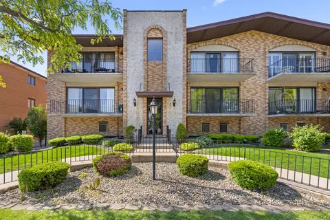 4101 W 93rd St #1-B, Oak Lawn, IL 60453