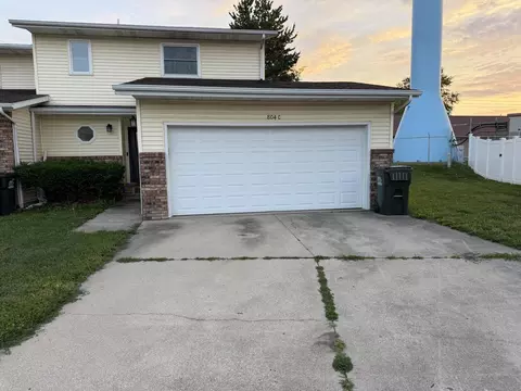 804 S Okaw #C, Mahomet, IL 61853