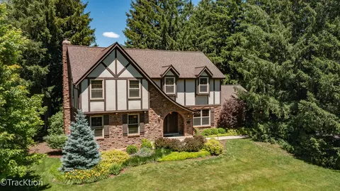 22 W166 Mccarron Rd, Glen Ellyn, IL 60137