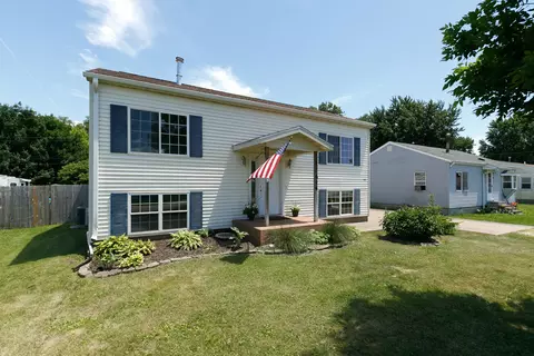 614 6th St, Colona, IL 61241