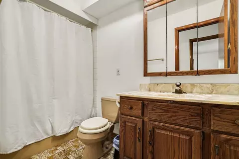 Bath - 41 E Larkspur Ln, Bristol, IL 60512 photo 2 of 2