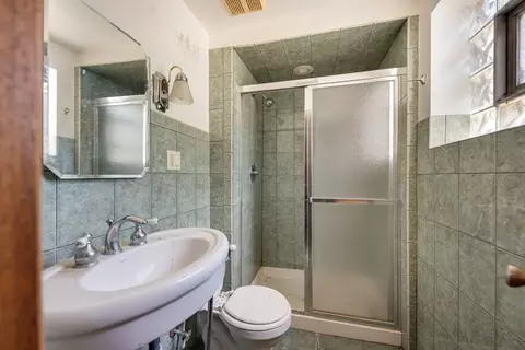 Bath - 2558 E 93rd St, Chicago, IL 60617 photo 2 of 2