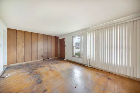 Living - 2558 E 93rd St, Chicago, IL 60617 photo 3 of 4