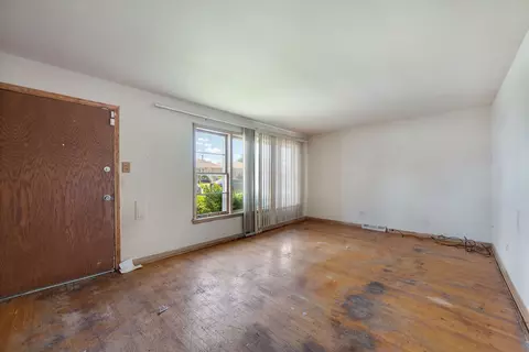Living - 2558 E 93rd St, Chicago, IL 60617 photo 2 of 4