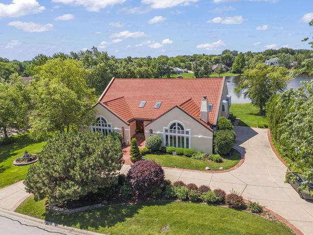 8170 Lake Ridge Dr, Burr Ridge, IL 60527