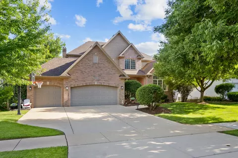 2644 Freeland Cir, Naperville, IL 60564