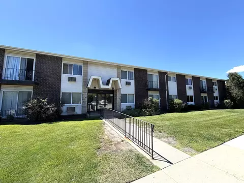 8936 Northshore Dr #1G, Des Plaines, IL 60016