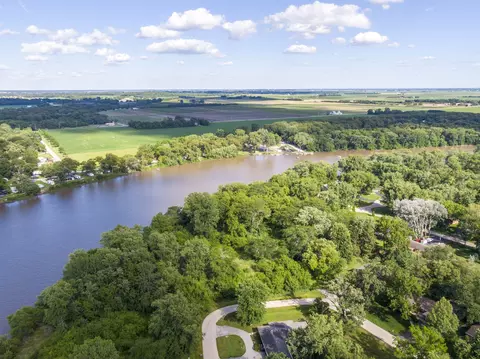 View/Area - 2621 E Heritage Dr, Kankakee, IL 60901 photo 2 of 4