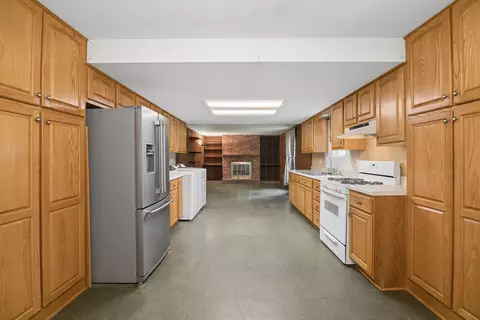 Kitchen - 2621 E Heritage Dr, Kankakee, IL 60901 photo 1 of 2