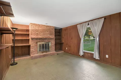 Living - 2621 E Heritage Dr, Kankakee, IL 60901 photo 4 of 4