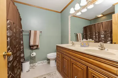 Bath - 1604 Six Points Rd, Bloomington, IL 61701 photo 2 of 3