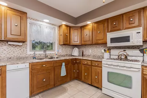 Kitchen - 1604 Six Points Rd, Bloomington, IL 61701 photo 3 of 3