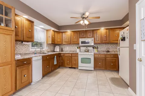Kitchen - 1604 Six Points Rd, Bloomington, IL 61701 photo 1 of 3
