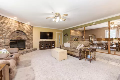 Living - 1604 Six Points Rd, Bloomington, IL 61701 photo 3 of 4