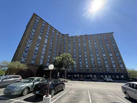 1 Renaissance Pl #215, Palatine, IL 60067