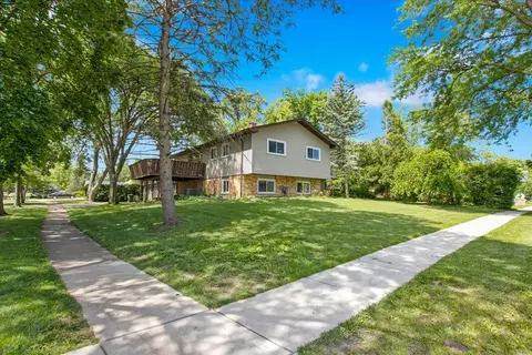 501 Lafayette Ln, Hoffman Estates, IL 60169