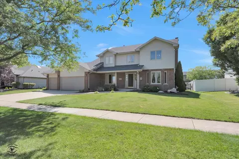 8408 Hollybrook Ln, Tinley Park, IL 60487