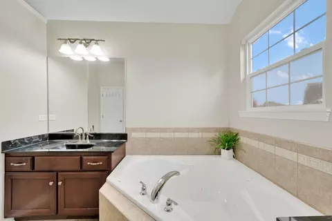 Bath - 26809 Ashgate Xing, Plainfield, IL 60585 photo 4 of 6