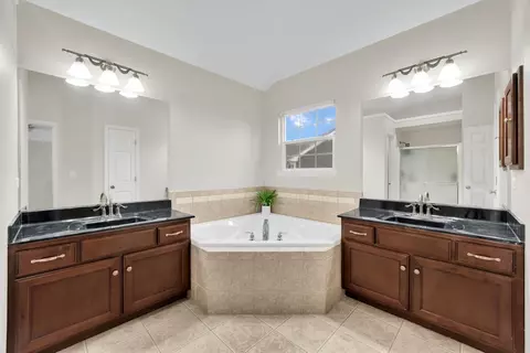 Bath - 26809 Ashgate Xing, Plainfield, IL 60585 photo 2 of 6