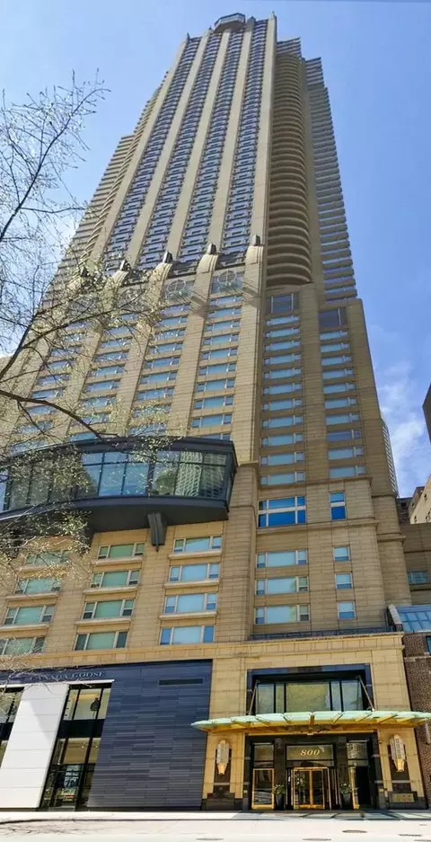 800 N Michigan Ave #3403, Chicago, IL 60611