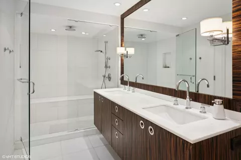 Bath - 161 E Chicago Ave #49A, Chicago, IL 60611 photo 1 of 4